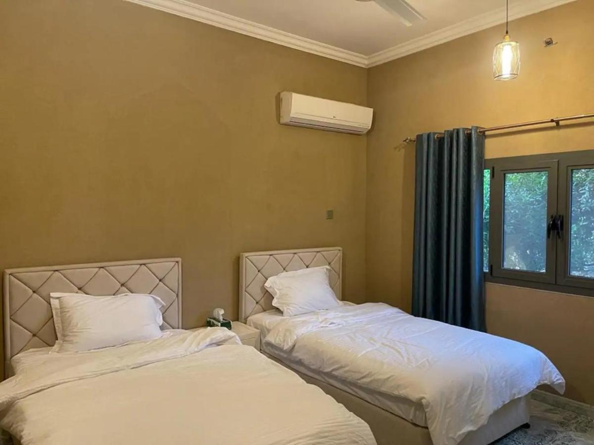 Rose Guesthouse Al 'Aqar Dış mekan fotoğraf